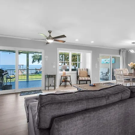 Breezy On The Bay Villa